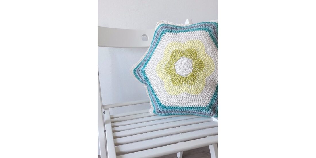 2016-09-14 Bursting Bloom Pillow 3