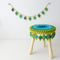 2016-01-11 Pop up Peacock feather stool cover 1