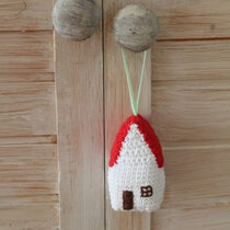 2013-08-20 Crocheted House