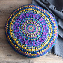 2018-04-13 Peacock Tail mandala pillow 1