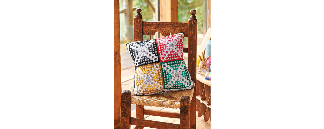 2020-03-09 Mosaic Crochet Four-X Cushion 1