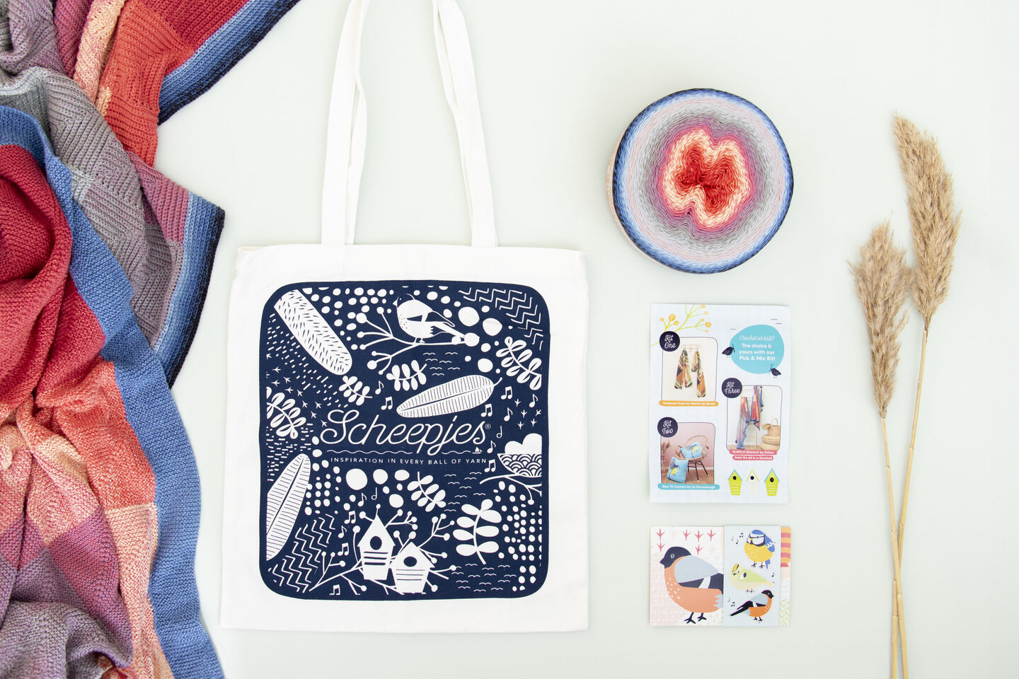Scheepjes Blue Tit Cushion CKAL - Haak-/Breipakket - Kit 2 Scheepjes Blue Tit Cushion CKAL - Haak-/Breipakket - Kit 2