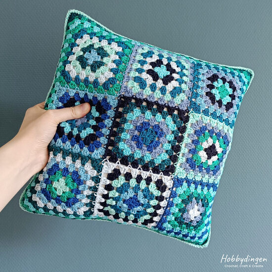 Crochet-Pattern-Squares-Stripes-Cushion-Hobbydingen-9