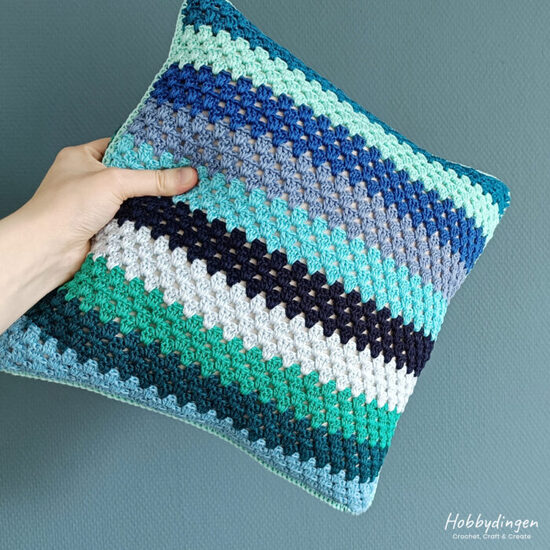 Crochet-Pattern-Squares-Stripes-Cushion-Hobbydingen-10-700x700