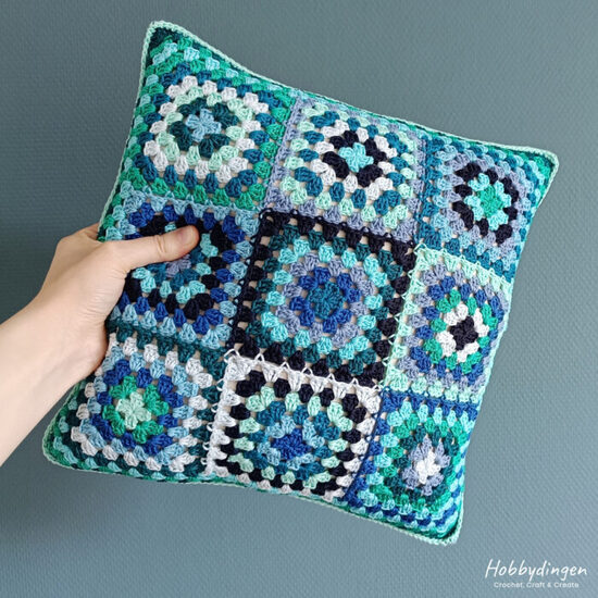 Crochet-Pattern-Squares-Stripes-Cushion-Hobbydingen-9-700x700