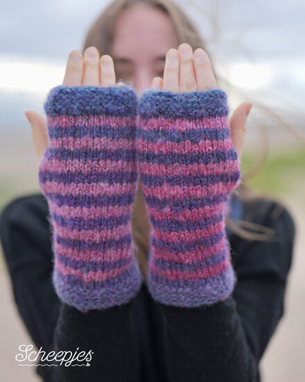 Cuddles Berry Picker Cowl-Wrist Warmers-02