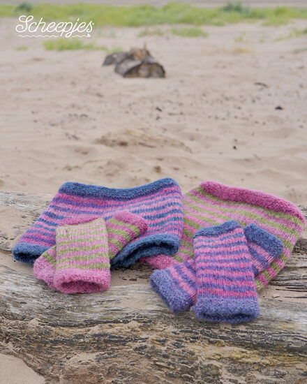 Cuddles Berry Picker Cowl-Wrist Warmers-03